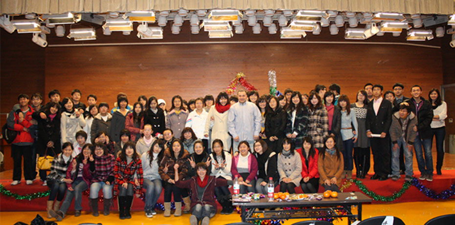 英国365集团网站感恩节晚会